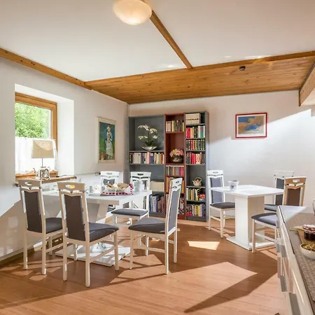 Privatunterkunft Haus Geigenmacher *